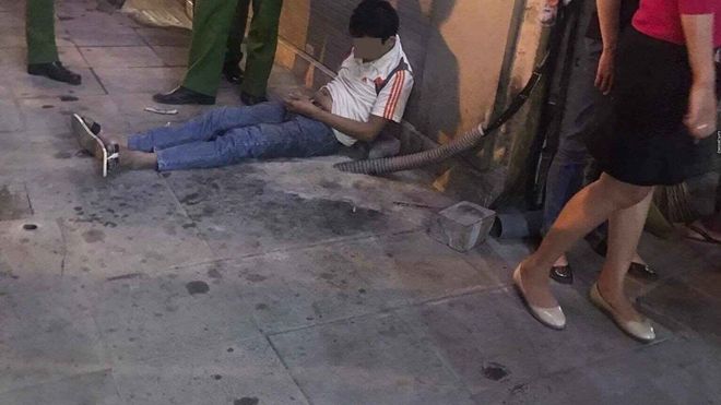 Người đàn ông trung tuổi đột tử trên vỉa hè sau khi đi đám cưới về