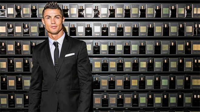 Ronaldo sửa sai vụ 'hàng Tàu' gắn mác đồ hiệu như thế nào?