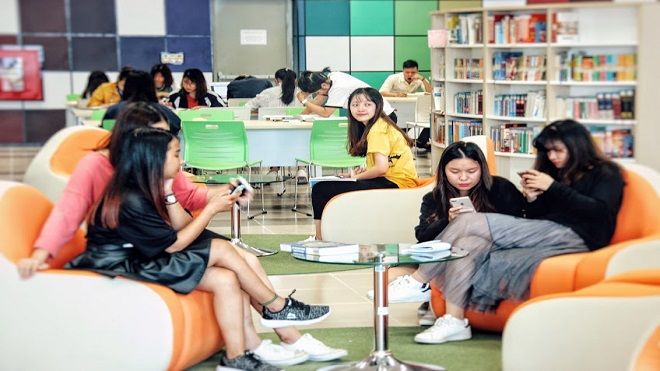 Bên trong thư viện sang chảnh của trường ĐH Kinh Tế Quốc Dân