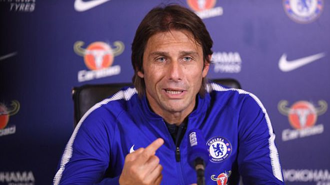 Bị nghi sắp mất việc, HLV Conte văng tục trong phòng họp báo