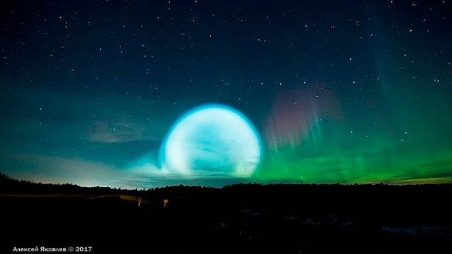 Cầu ánh sáng khổng lồ trên bầu trời Nga: Liệu có phải người ngoài hành tinh?