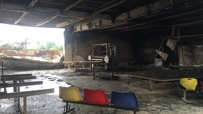 Đà Nẵng: Cháy lớn, điều động thêm cả xe chữa cháy của sân bay nhưng bất lực