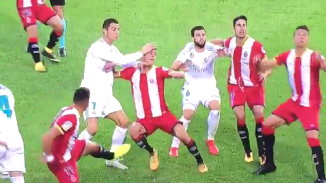 Lộ bằng chứng Cristiano Ronaldo đánh nguội cầu thủ Girona