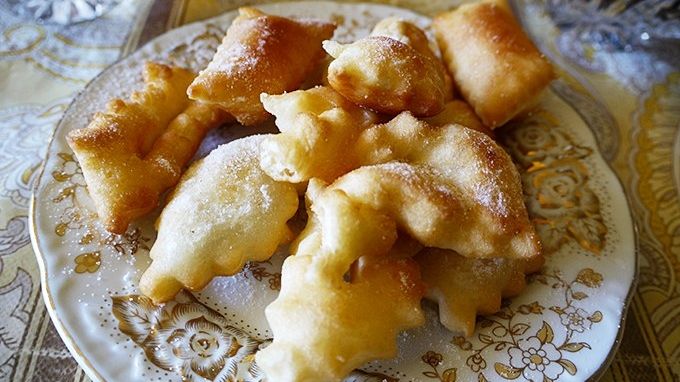 Kì lạ món bánh rán không dùng để ăn mà để dâng lên người đã mất ở Kyrgystan