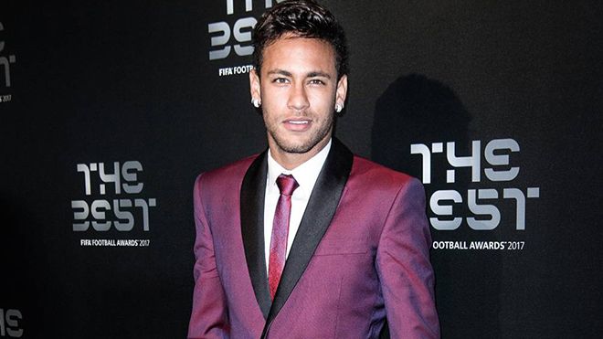 Đến Paris, Neymar lột xác thành quý ông đào hoa