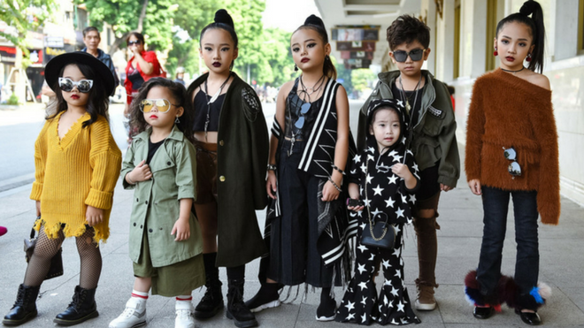 Dàn mẫu nhí lên đồ, tạo dáng 'cực ngầu' chiếm sóng 'The Best Street Style' tại Hà Nội