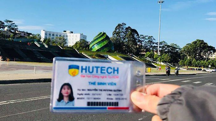 Dân FA phải học ngay cách check in độc đáo của cô nàng 9X này!