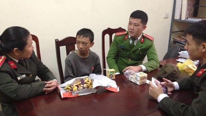 Lạc đường, cháu bé đạp xe 250km từ Thanh Hóa vào Nghệ An