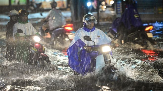 Sẵn sàng sơ tán người khi áp thấp mạnh thành bão ập vào Sài Gòn