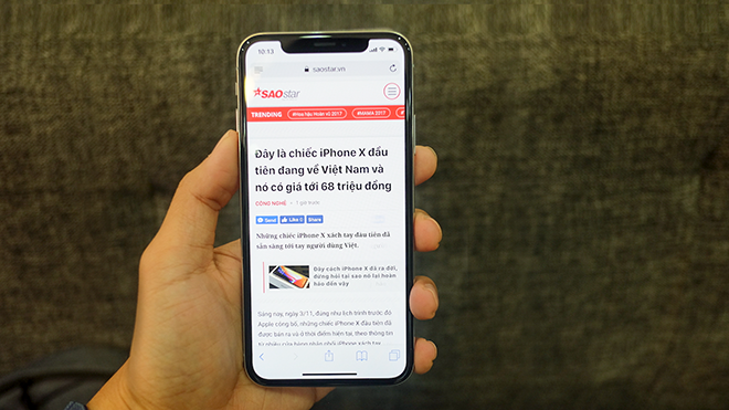 Cận cảnh iPhone X đầu tiên tại Việt Nam: Đẹp tuyệt vời nhưng giá tới 68 triệu đồng