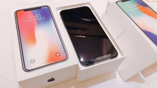 Đây là chiếc iPhone X đầu tiên đang về Việt Nam và nó có giá tới 68 triệu đồng