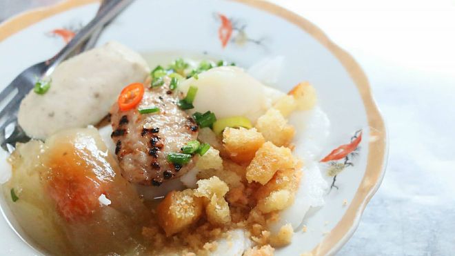 Bật mí ‘nhân tố’ khiến bánh Huế chợ Bàn Cờ luôn đông khách đến khó tin