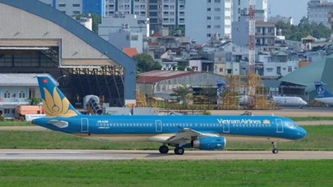 Máy bay Vietnam Airlines hạ cánh khẩn cấp, cứu mạng 2 hành khách