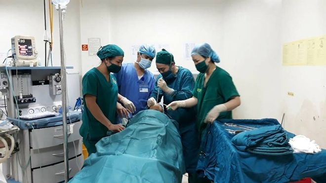 Cứu sống bé trai 5 tuổi bị suy hô hấp nặng do nuốt phải hạt na