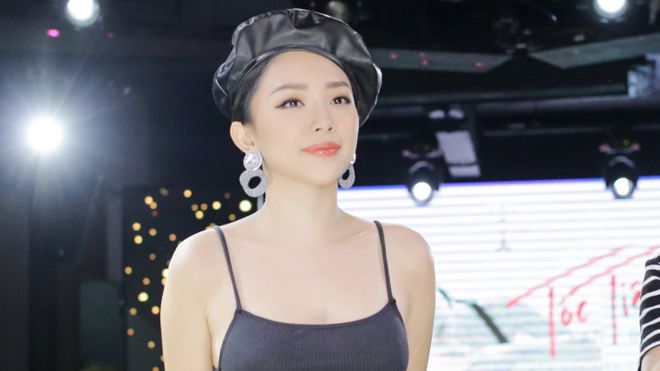 Tóc Tiên lo lắng trước những dấu hiệu cơn bão số 12 đổ bộ đêm Bán kết Hoa hậu Hoàn vũ 2017