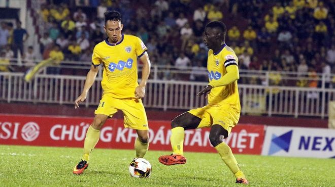 Pha đá hỏng phạt đền khiến Thanh Hóa mất bao nhiêu iPhone X?