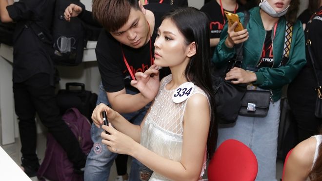 Chúng Huyền Thanh xuất hiện hốc hác, tất bật chuẩn bị tranh tài ở Bán kết