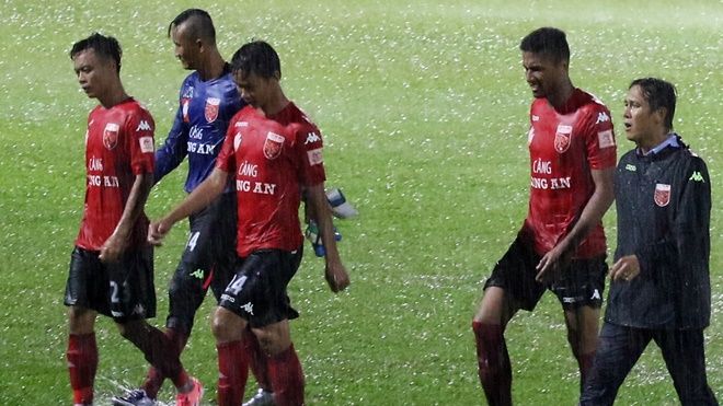 'Long An rớt hạng vì bóng đá ân tình và không quan hệ trọng tài'