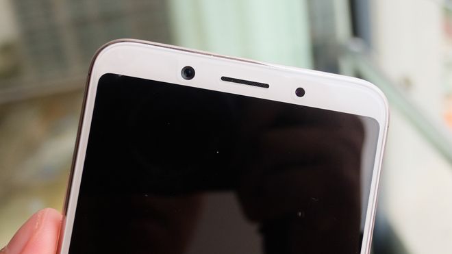 'Lính mới' tầm trung OPPO F5 ra mắt: thiết kế hiện đại, camera 'khủng'