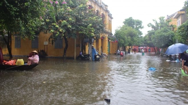 Mưa lớn ở trên diện rộng đến hết 8/11, Quảng Trị - Bình Định chuẩn bị đón lũ lịch sử