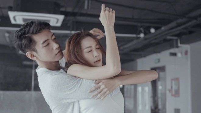 Quang Đăng tình tứ bên bạn diễn nữ trong 'Em gái mưa' phiên bản dance