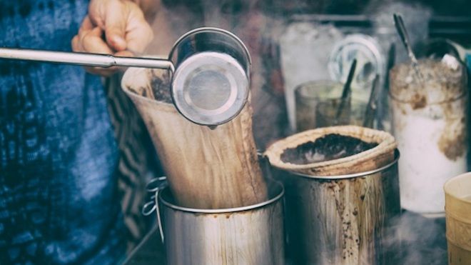 Bình dị với quán cà phê vợt đồng hành cùng Sài Gòn hơn nửa thế kỉ