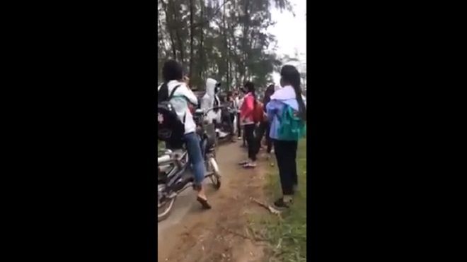 Xôn xao clip nữ sinh bị bạn đánh liên tiếp vào mặt tại Nghệ An