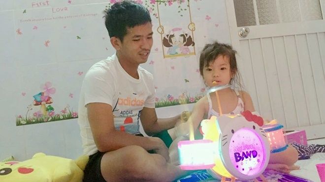 Phiên bản Em gái mưa cực hot của cầu thủ Hải ‘Beck’ và con gái