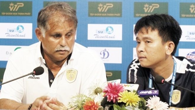 Công Vinh sa thải HLV Alain Fiard