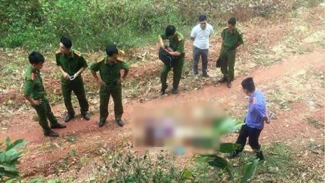 Phát hiện thi thể một phụ nữ trên đường, có vết thương trên người
