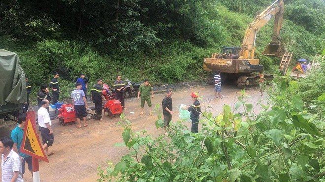 Thêm một vụ sạt lở núi nghiêm trọng vùi lấp 15 người ở Quảng Nam