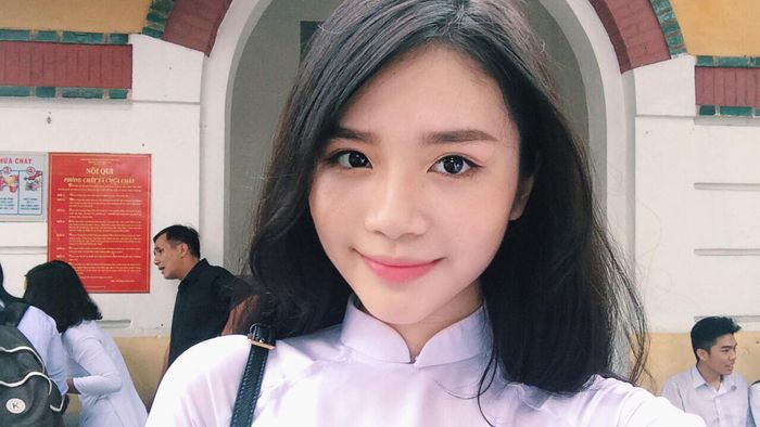 Thiếu nữ Sài thành với nụ cười tỏa nắng khiến bao chàng trai xao xuyến