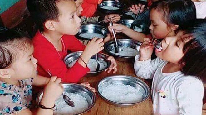 Vụ cho trẻ ăn miến luộc chan nước: Phụ huynh tố trường có nhiều khoản thu chi không rõ ràng