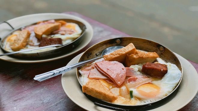 Lưu lại kí ức ẩm thực Sài Gòn bên món bánh mì chảo thân thuộc