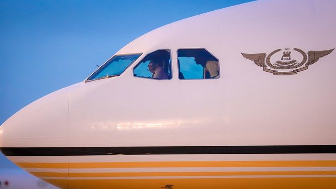 Vua Brunei tự lái chuyên cơ tới Đà Nẵng