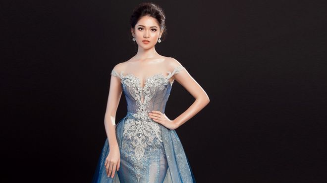 Á hậu Thùy Dung xinh tựa 'công chúa Lọ Lem' với đầm dạ hội dành cho chung kết Hoa hậu Quốc tế