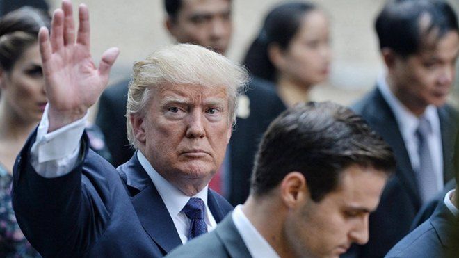 Tổng thống Mỹ Donald Trump rời Việt Nam