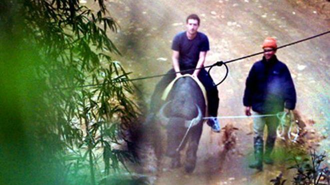 Mark Zuckerberg không tới thăm Vịnh Hạ Long nhưng 6 năm trước anh từng cưỡi trâu ở Việt Nam