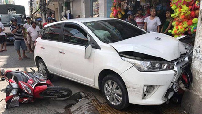 Xế hộp đang bị tạm giữ, không hiểu vì sao ra đường gây tai nạn