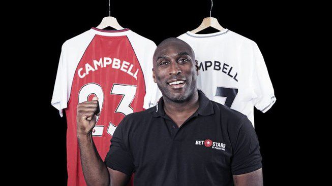 Cựu danh thủ Sol Campbell chính thức sang Việt Nam