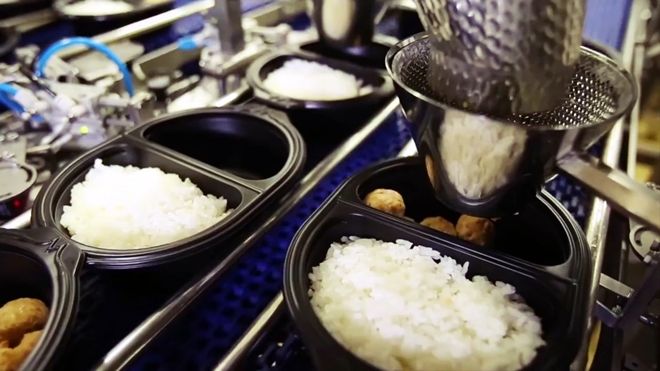 Khám phá dây chuyền nấu cơm tự động ở Nhật Bản