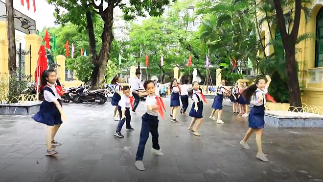 'Ố Á' vì độ hoành tráng của clip kỉ niệm 100 năm thành lập trường Trưng Vương