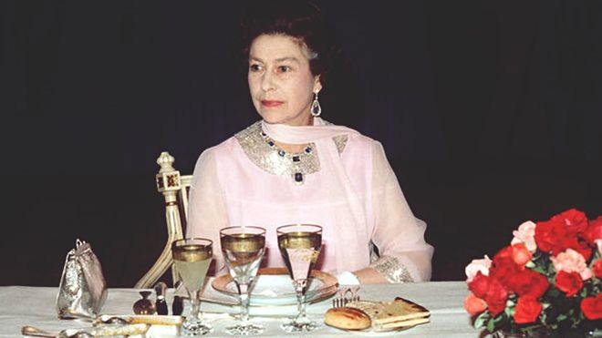 Lý do Nữ hoàng Elizabeth II không bao giờ tiết lộ món ăn yêu thích của mình
