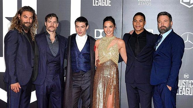 'Justice League'- 'Superman' xuất hiện cùng dàn sao trên thảm đỏ Mỹ, khẳng định sự trở lại
