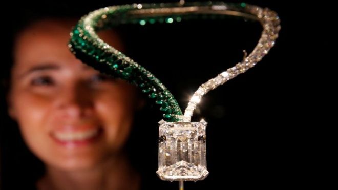 Kỷ lục: Viên kim cương khổng lồ được bán đấu giá 34 triệu USD