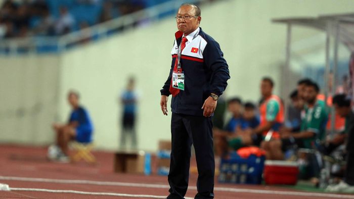 HLV Park Hang Seo ra mắt: Fan Việt kẻ than chán, người bảo cứ vui đi!