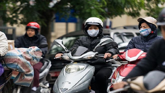 Chiều nay không khí lạnh tràn về, Hà Nội mưa rét