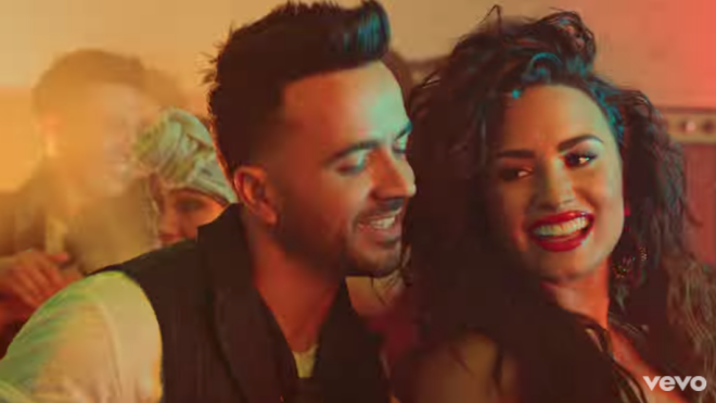 Demi quyến rũ khó cưỡng bên chủ nhân hit 'Despacito' trong MV Latin mới