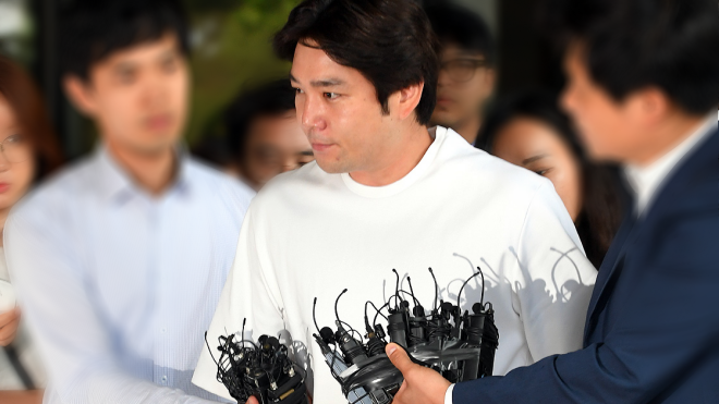Vụ Kangin (Super Junior) bị bắt vì tội hành hung lúc say rượu: SM lên tiếng xin lỗi, danh tính nạn nhân chưa xác định