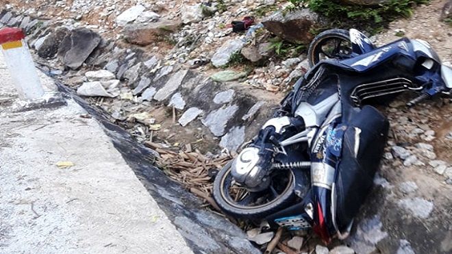 Đâm vào taluy đường, 3 mẹ con thương vong thương tâm